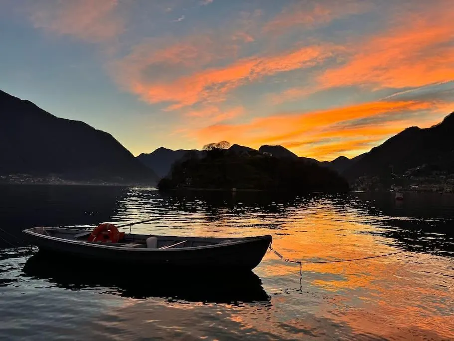 Fantasti-Casa Al Lago Colonno 0*,  Italien